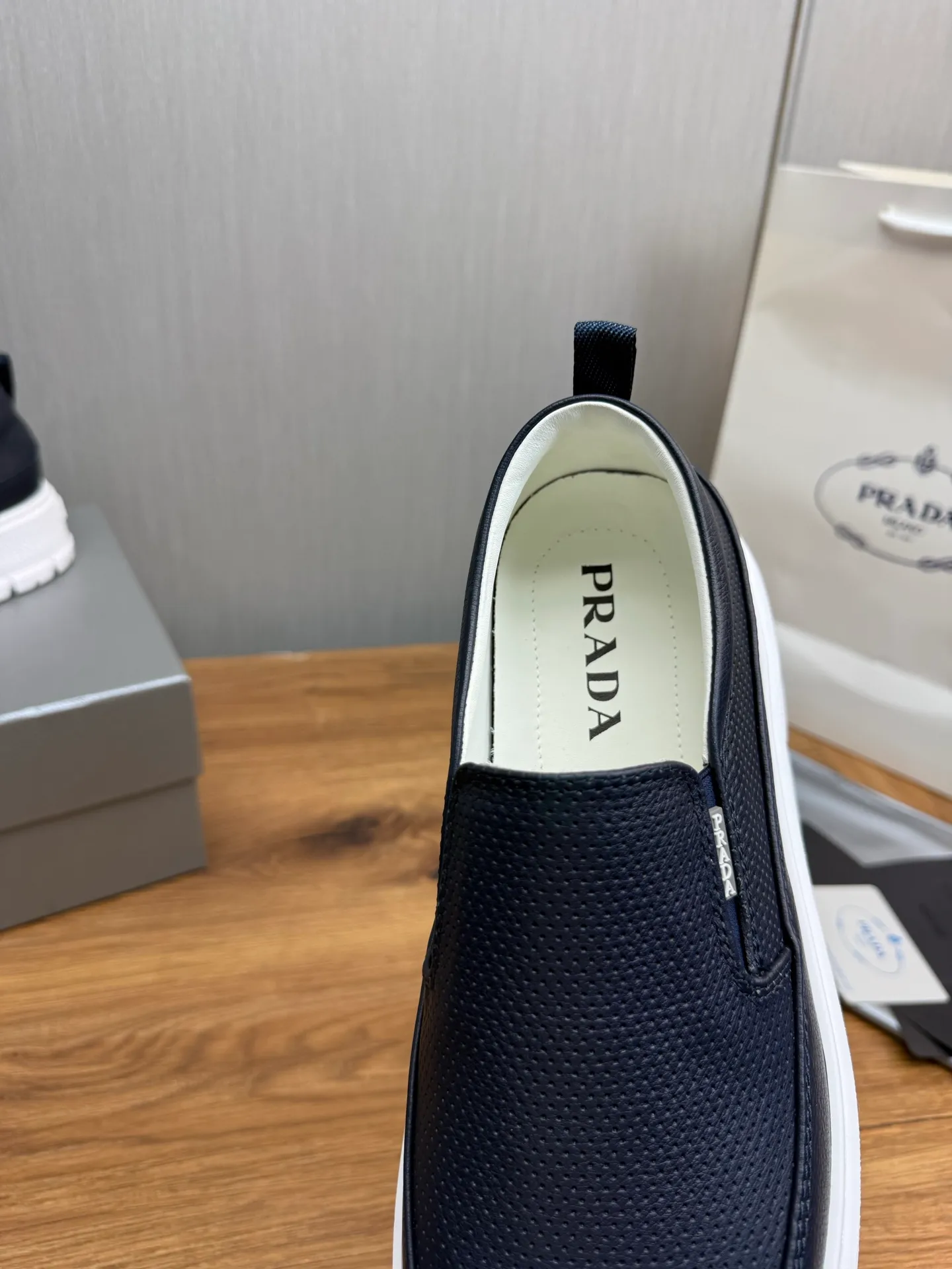 Men's shoes 💰580💰 [PRADA] Men's shoes are popular in the counter, official website is synchronized, 1 high-quality shipment ✔️Imported cowhide punching + cowhide lining, 1🆚1 replica, original sole, 38-45 (45 customized, non-refundable)